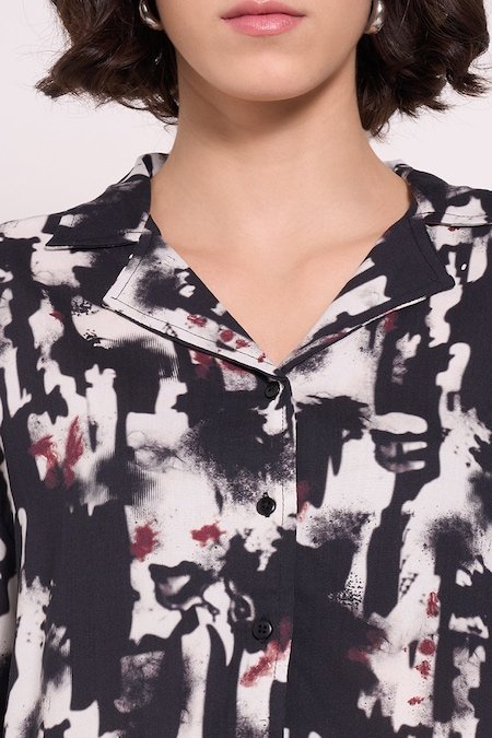 People Off White Printed All - Over Casual Half Sleeves Shirt Collar Women Boxy Shirt - Image 2