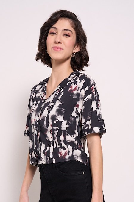 People Off White Printed All - Over Casual Half Sleeves Shirt Collar Women Boxy Shirt - Image 4